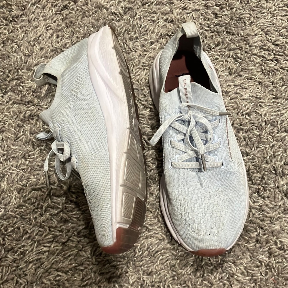 Good condition and are nice, comfy, and easy to slip on!